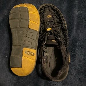Keen uneek sandals.